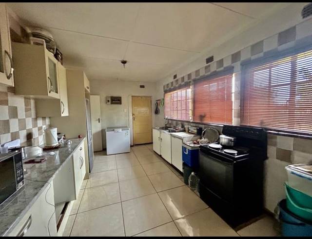 3 BEDROOM HOUSE FOR SALE IN VANDERBIJLPARK CW 5